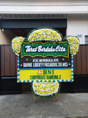 Papan Bunga Duka di Kebun Sayur