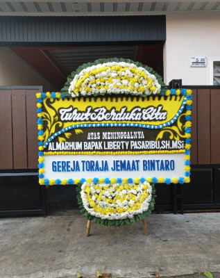 Papan Bunga Duka di Kebun Sayur