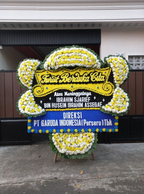 Papan Bunga Duka di Kebun Sayur