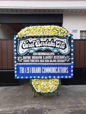 Papan Bunga Duka di Kebun Sayur